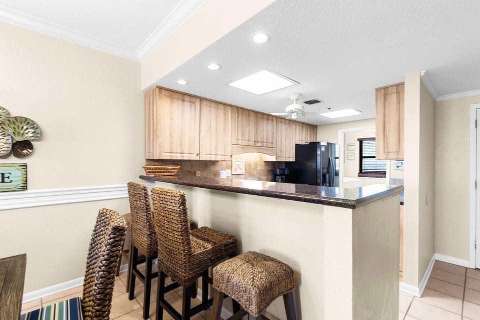 Condo, Multiple Beds (Navarre Towers 1202 - The Penthouse P) | Dining