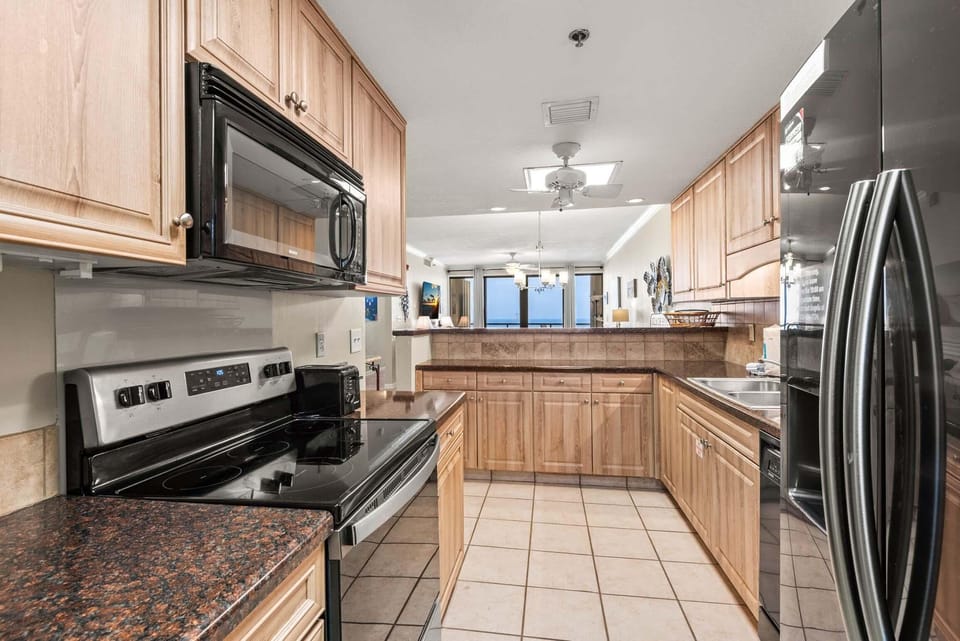 Condo, Multiple Beds (Navarre Towers 1202 - The Penthouse P) | Private kitchen