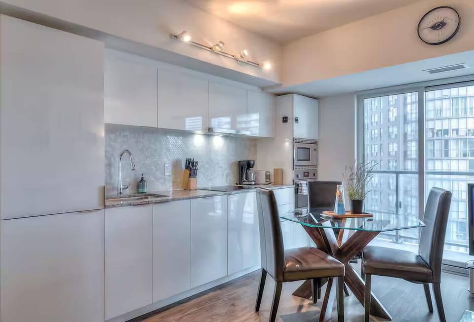 Luxury Suite, 2 Bedrooms, Non Smoking, 2 Bathrooms | Private kitchen | Fridge, microwave, oven, stovetop