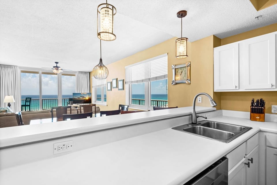Condo, Multiple Beds (Summerwind Center 504) | Private kitchen