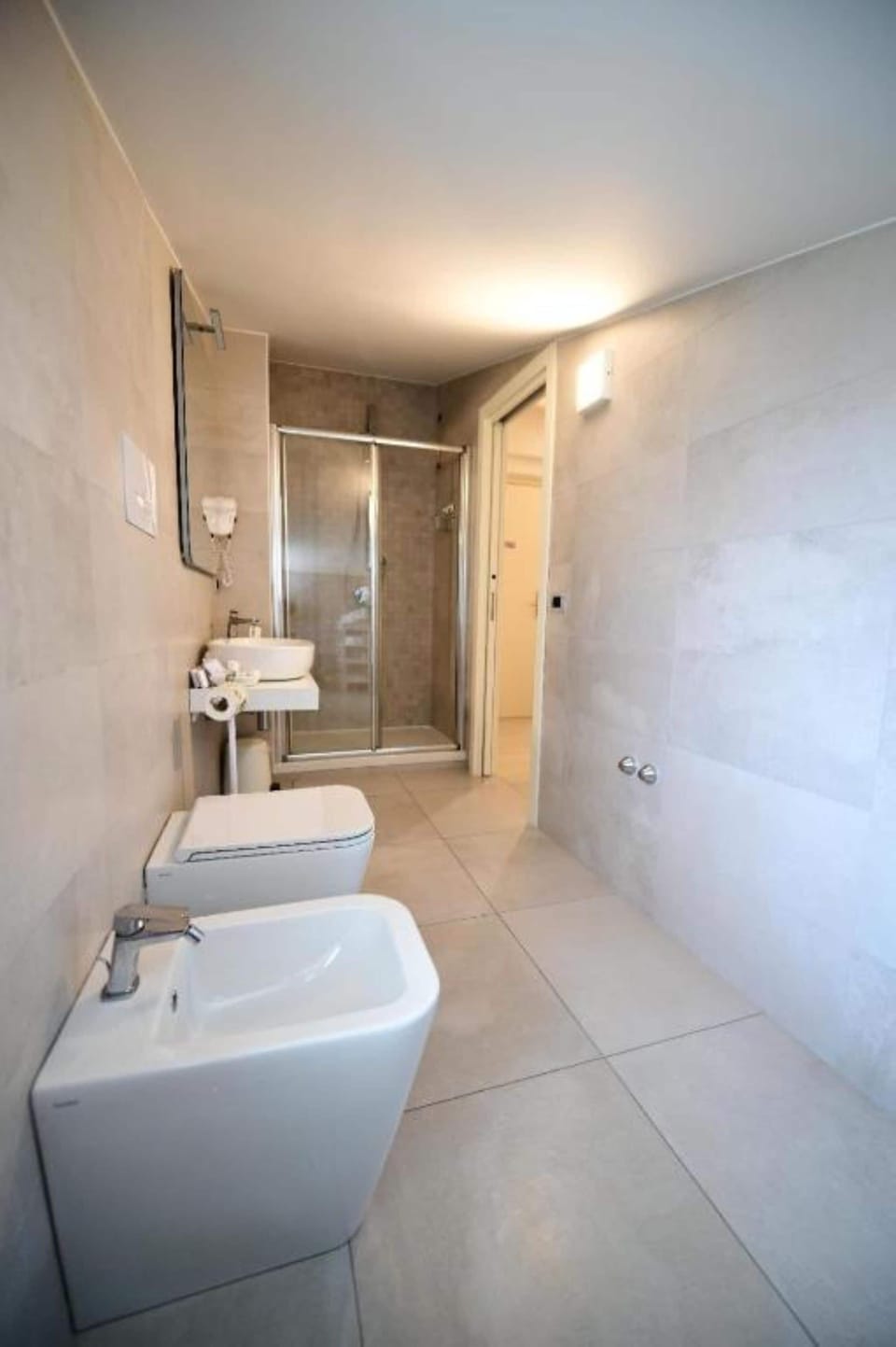 Towels, soap, shampoo, toilet paper