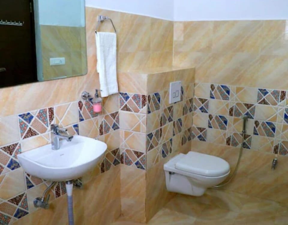 Shower, free toiletries, towels, soap