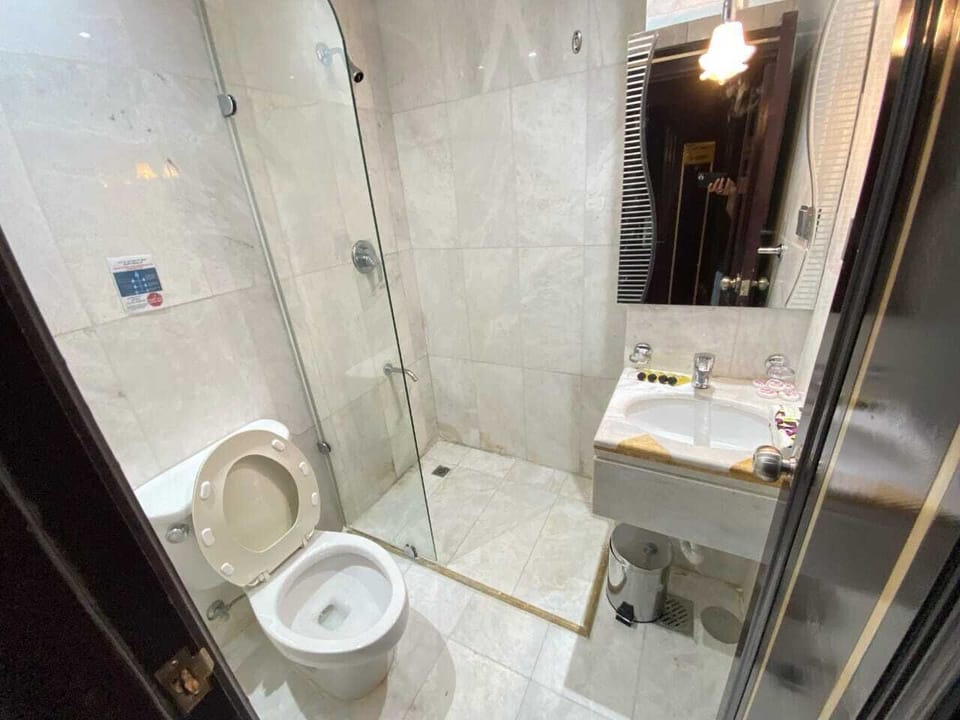 Triple Room | Bathroom | Separate tub and shower, hair dryer, bidet, towels