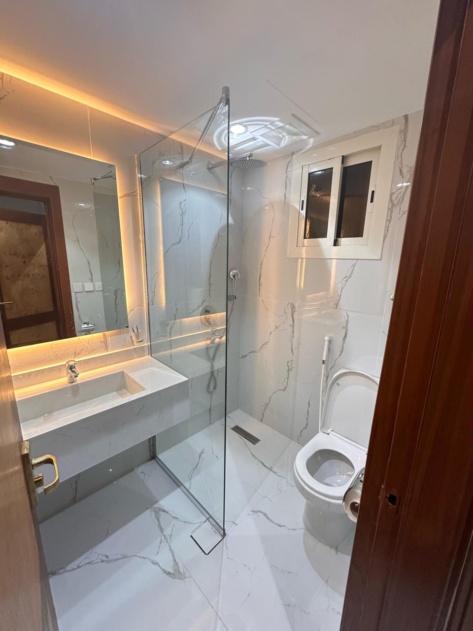 Separate tub and shower, hair dryer, bidet, towels