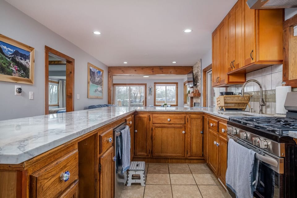 Nice updated kitchen to enjoy with Stainless appliances