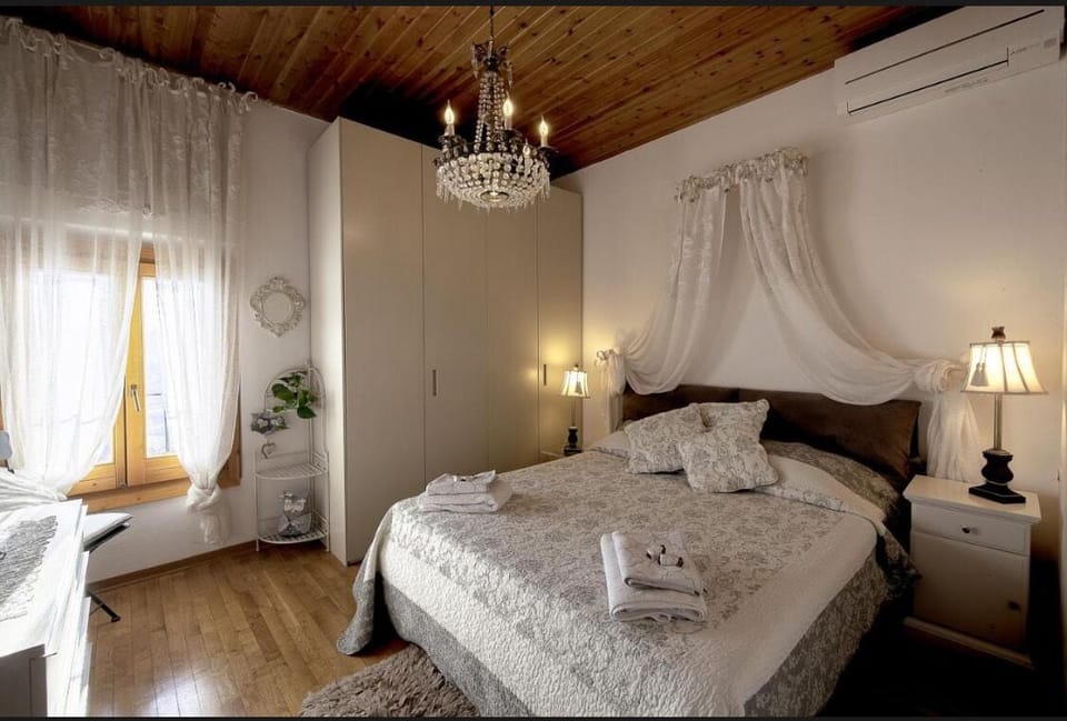 Superior Suite | Egyptian cotton sheets, premium bedding, iron/ironing board (on request)