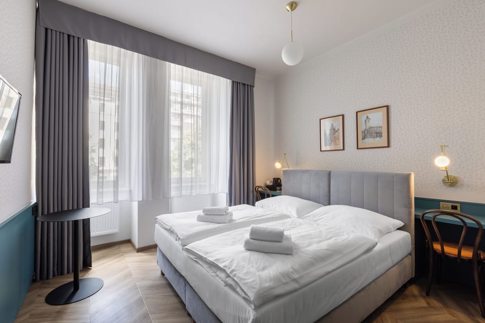 Superior Double or Twin Room | In-room safe, desk, iron/ironing board, WiFi