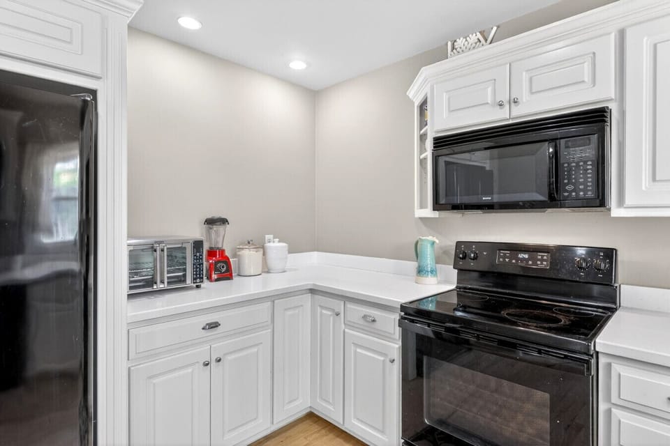 Make mealtimes easy with a toaster oven, blender, and plenty of counter space for all your needs.