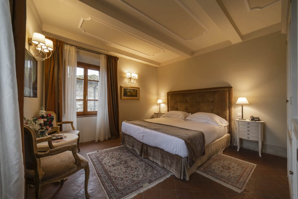 Deluxe Double Room | Minibar, in-room safe, desk, cribs/infant beds