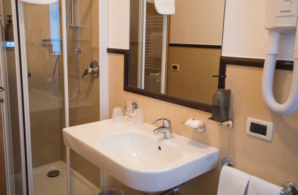 Shower, rainfall showerhead, free toiletries, hair dryer