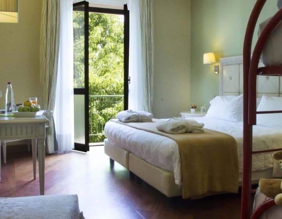 Family Quadruple Room | Premium bedding, in-room safe, desk, soundproofing