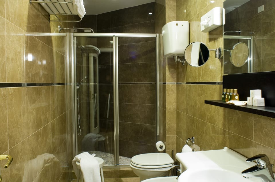 Slippers, bidet, towels