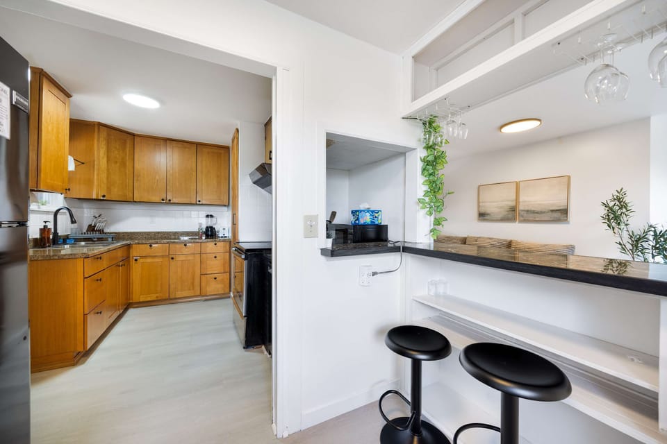 Functional pass-through bar connecting kitchen and dining space seamlessly.