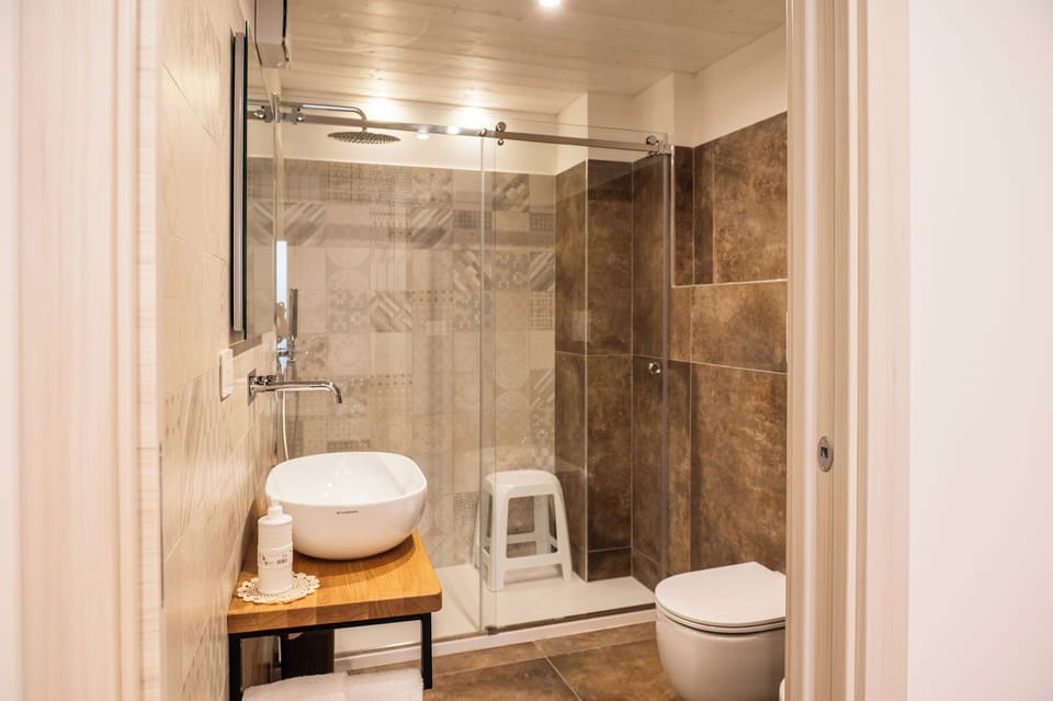 Studio | Bathroom