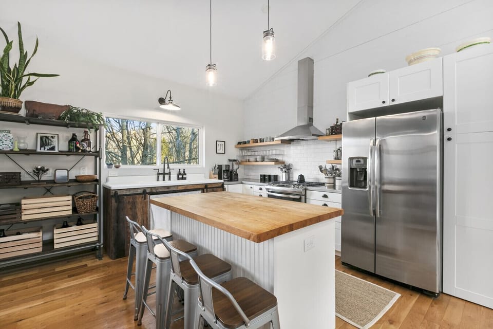 A kitchen fit for a chef! Well-stocked with plenty of kitchen tools, cooking essentials and appliances.