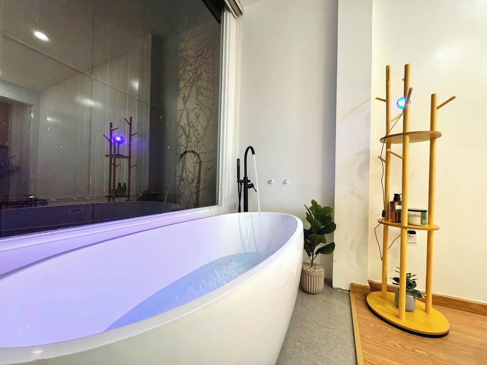 Romantic Double Room | Bathroom | Free toiletries, hair dryer, towels, soap