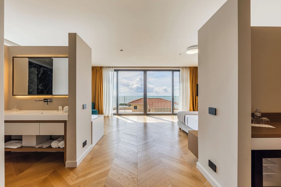 Superior Suite, Sea View | Free WiFi