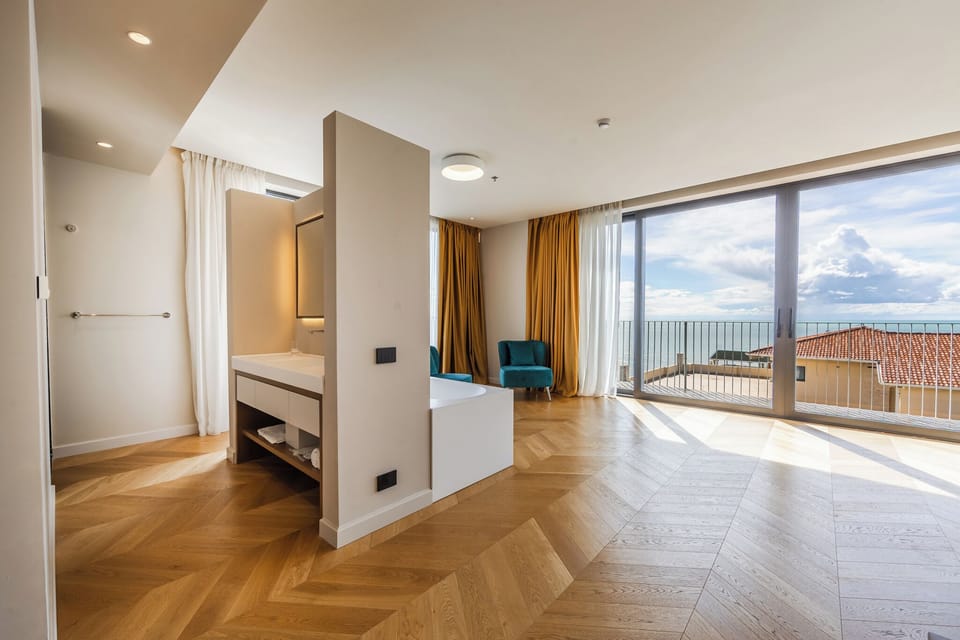 Superior Suite, Sea View | Bathroom | Slippers