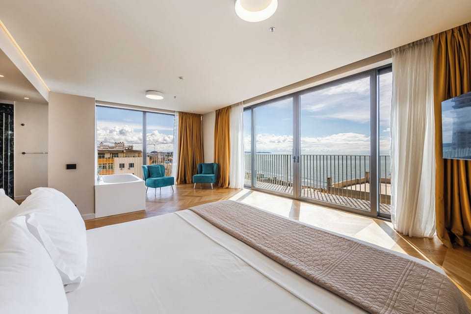 Superior Suite, Sea View | Free WiFi