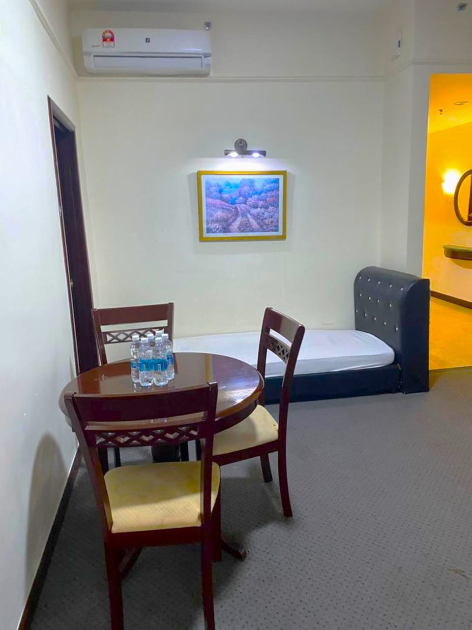 Standard Suite | Dining