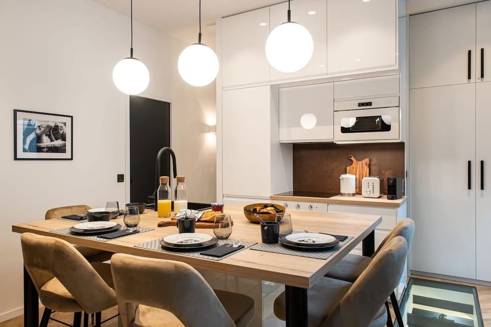 Dining / Restaurant