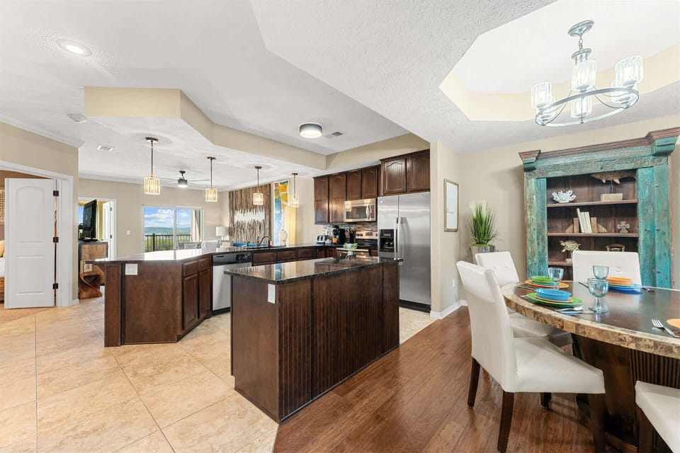 The chic, open kitchen is well equipped for an unforgettable getaway​