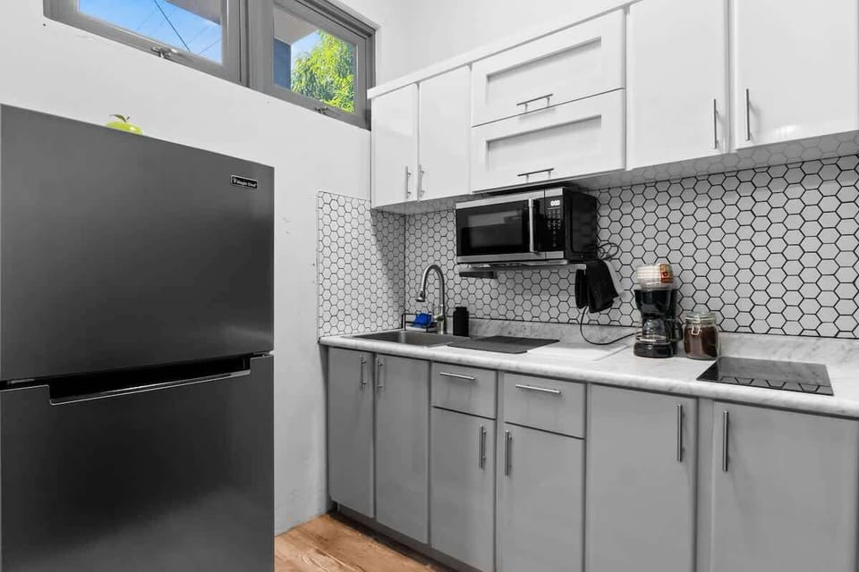 Everything you need to prepare breakfast before heading into the city