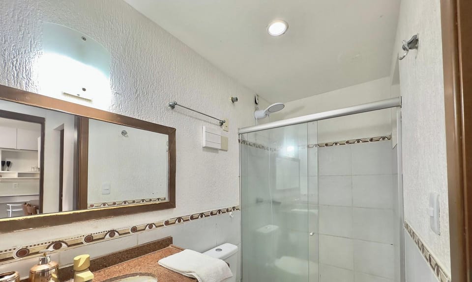 Basic Apartment | Bathroom | Free toiletries