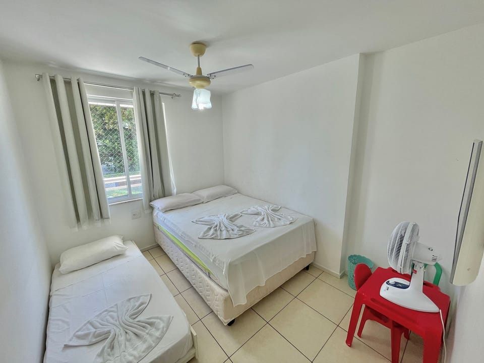 Basic Apartment | 3 bedrooms, desk
