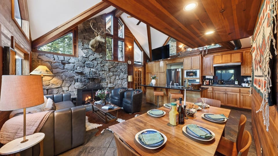 House (5 Bedrooms) | Interior