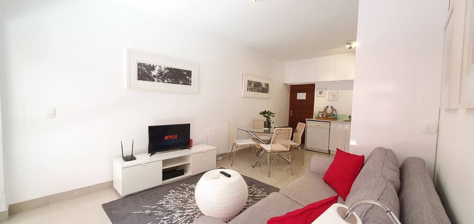 Condo, 1 Bedroom, Balcony | Living room