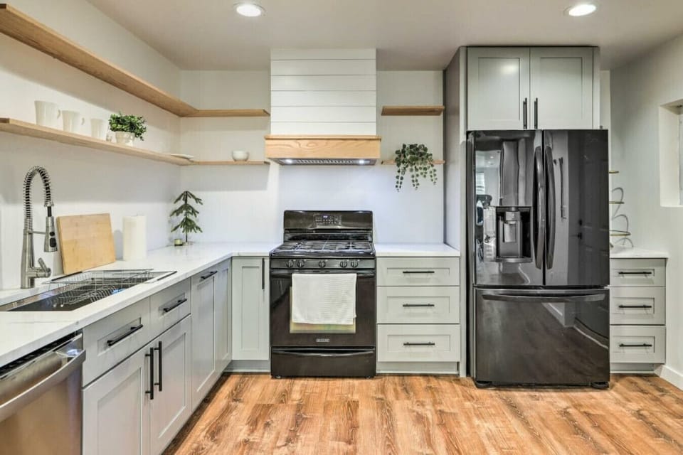 Kitchen | Gas Range | French Door Refrigerator Open Shelving Layout