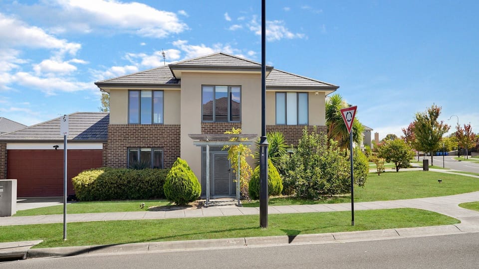 Large 4 Bedroom Family Home 