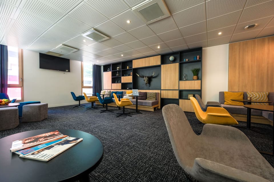 Spacious common areas with coworking-friendly seating, ideal for business and leisure stays.
