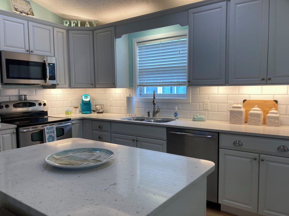 Spacious kitchen with granite countertops. Basic spices & oils provided.