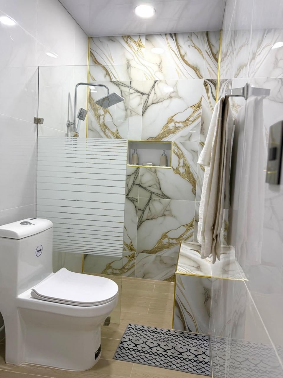 Comfort Double Room | Bathroom | Shower, towels, soap, shampoo