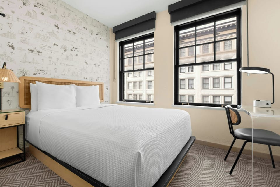 Standard Room, 1 Queen Bed