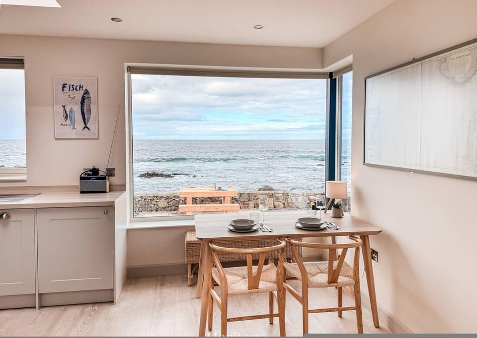 Writer s Retreat - Peaceful Cosy Seafront Retreat for Two House in Scotland