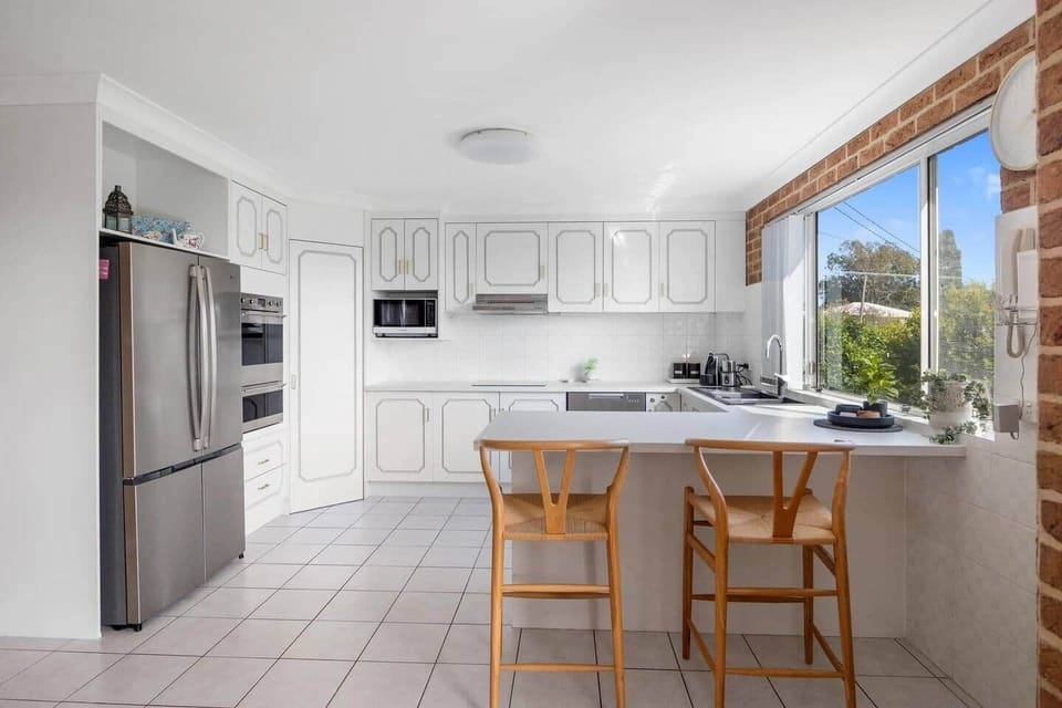 Mollymook Apartments Unit 1 -Kitchen Breakfast Bar
