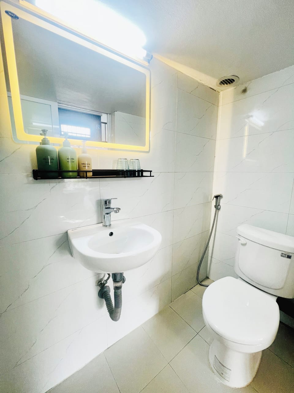 Fully equipped bathroom with mirror lighting