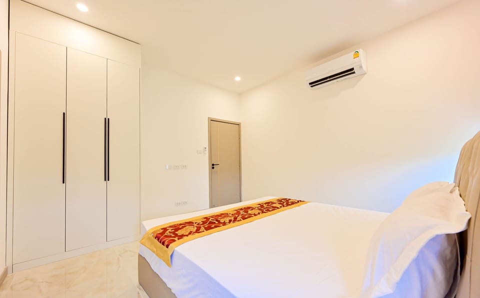 Luxury Villa, Balcony, Ocean View | In-room safe, desk, iron/ironing board (on request), WiFi (free)