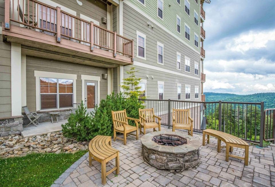 Condo, Multiple Beds, Jetted Tub, Mountain View (2 Br: Soaring Eagle 216) | Terrace/patio