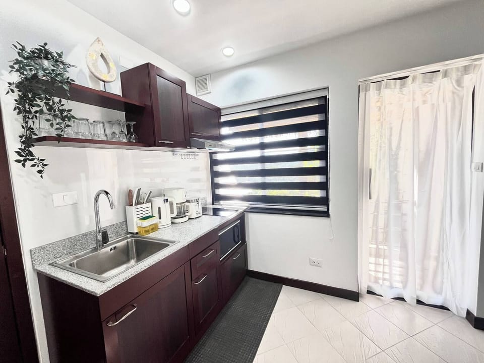 House, 2 Bedrooms, Patio | Private kitchen