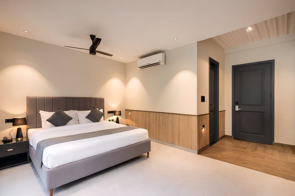 Deluxe Room, Balcony, Park View | Free WiFi