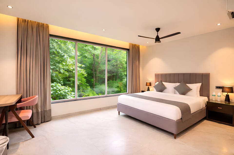 Deluxe Room, Balcony, Park View | Free WiFi