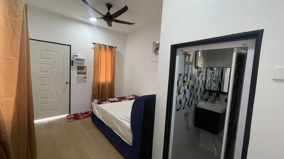 Deluxe Double Room | Free WiFi, bed sheets
