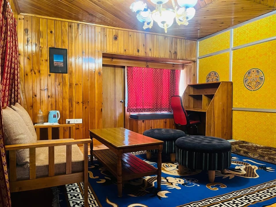 Deluxe Double Room, Balcony, Mountain View | Interior