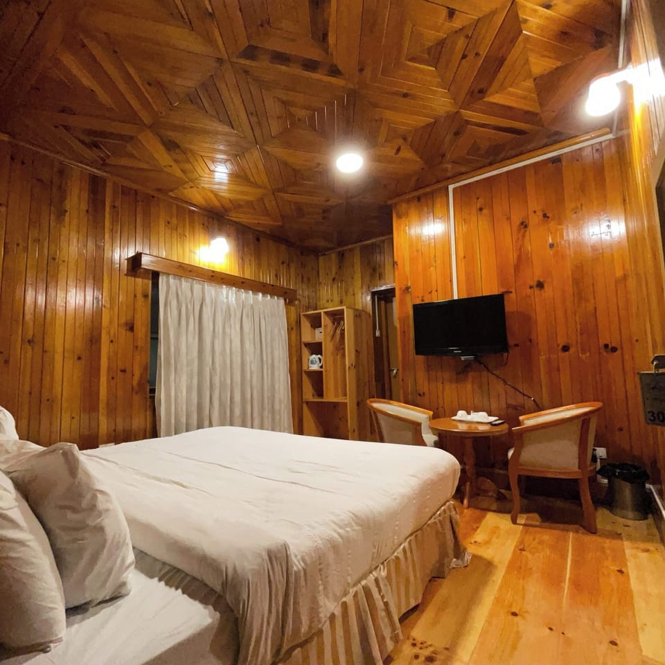 Deluxe Double Room, Balcony, Mountain View | In-room safe, iron/ironing board (on request), WiFi (free)