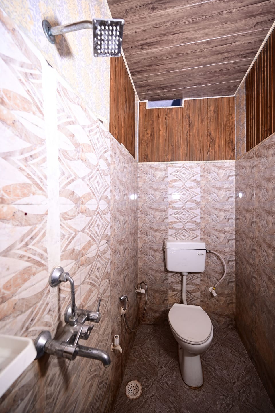 Shower, free toiletries