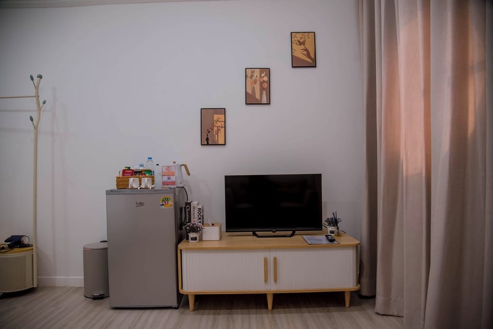 Standard Room, 1 King Bed | Room amenity